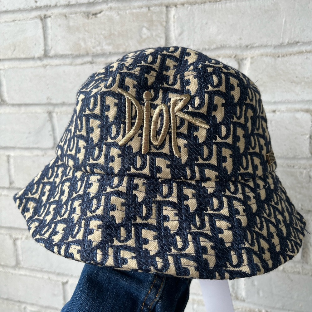 Woman’s bucket hat